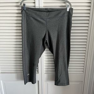 Under Armour gray capri leggings size L